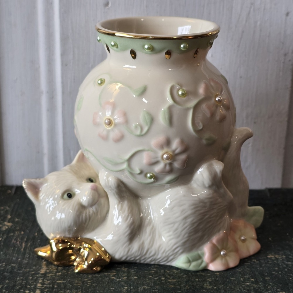 Vintage Lenox PETALS AND PEARLS Kitty Cat Bud Vase Figurine Gold Trim 4.5" tall